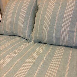 Garnet Hill 100% linen queen size duvet cover and 2 52” pillow shams